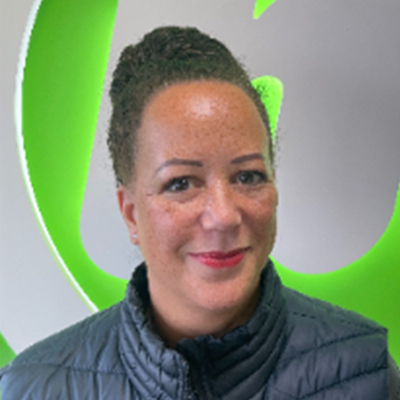 Leah_Crisp-2025-Headshot-WEB-400x400